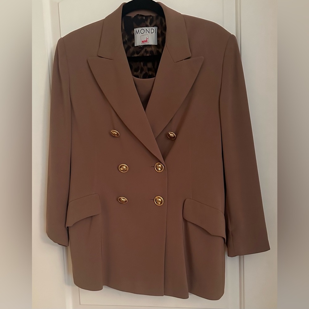 Mondi Suit Size 40 US 10